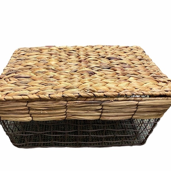 Rustic Wire Straw Basket Removable Lid Picnic - Picture 1 of 4